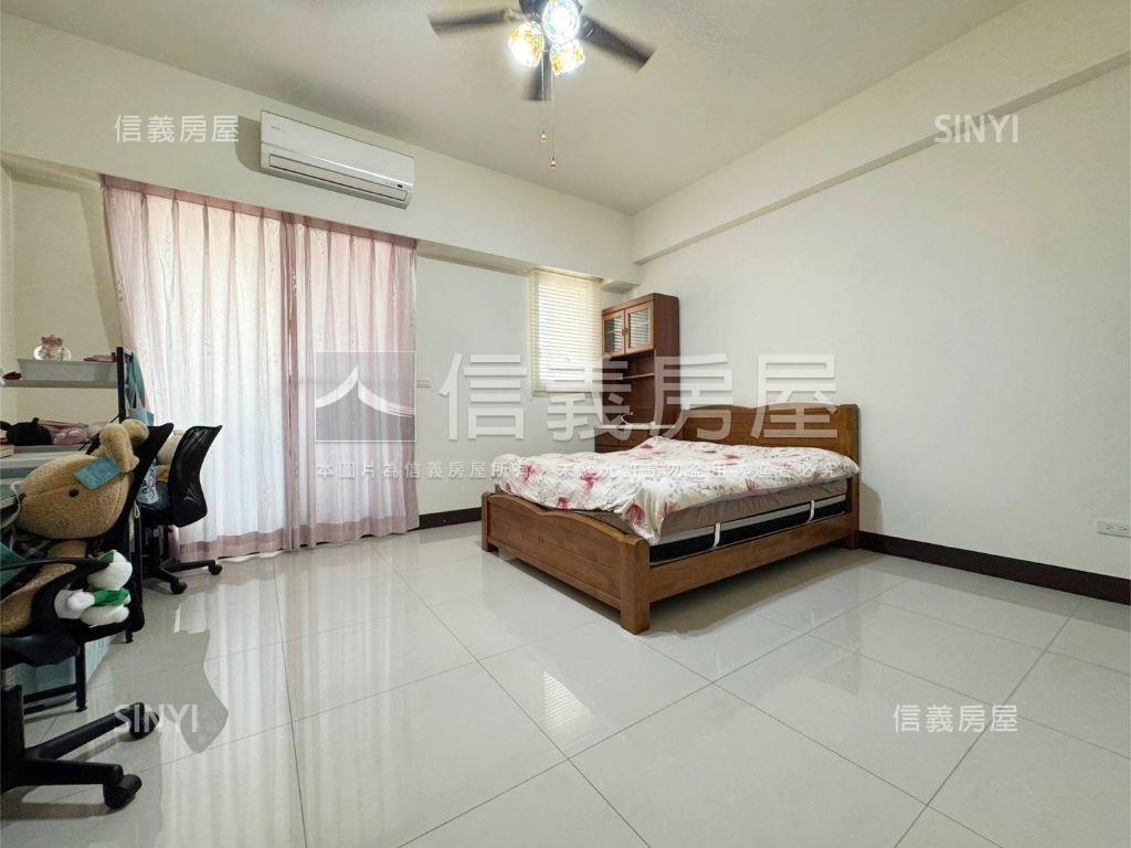 正面公園霸氣雙車美透房屋室內格局與周邊環境