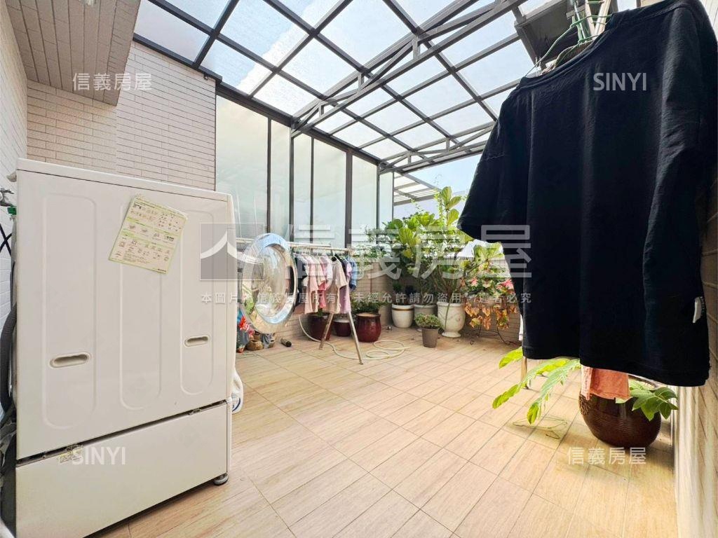 正面公園霸氣雙車美透房屋室內格局與周邊環境