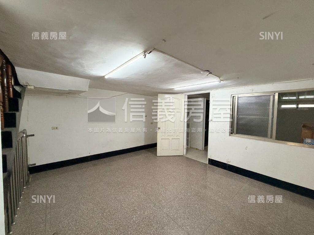 建國二路人潮吃市黃金店面房屋室內格局與周邊環境