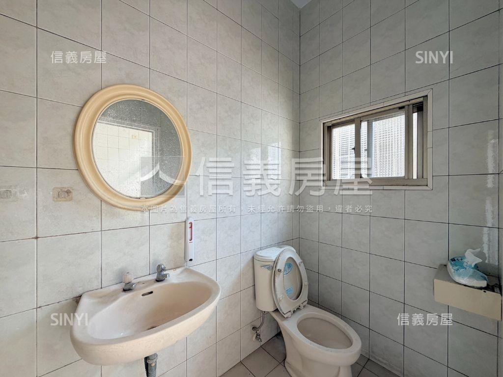 建國二路人潮吃市黃金店面房屋室內格局與周邊環境