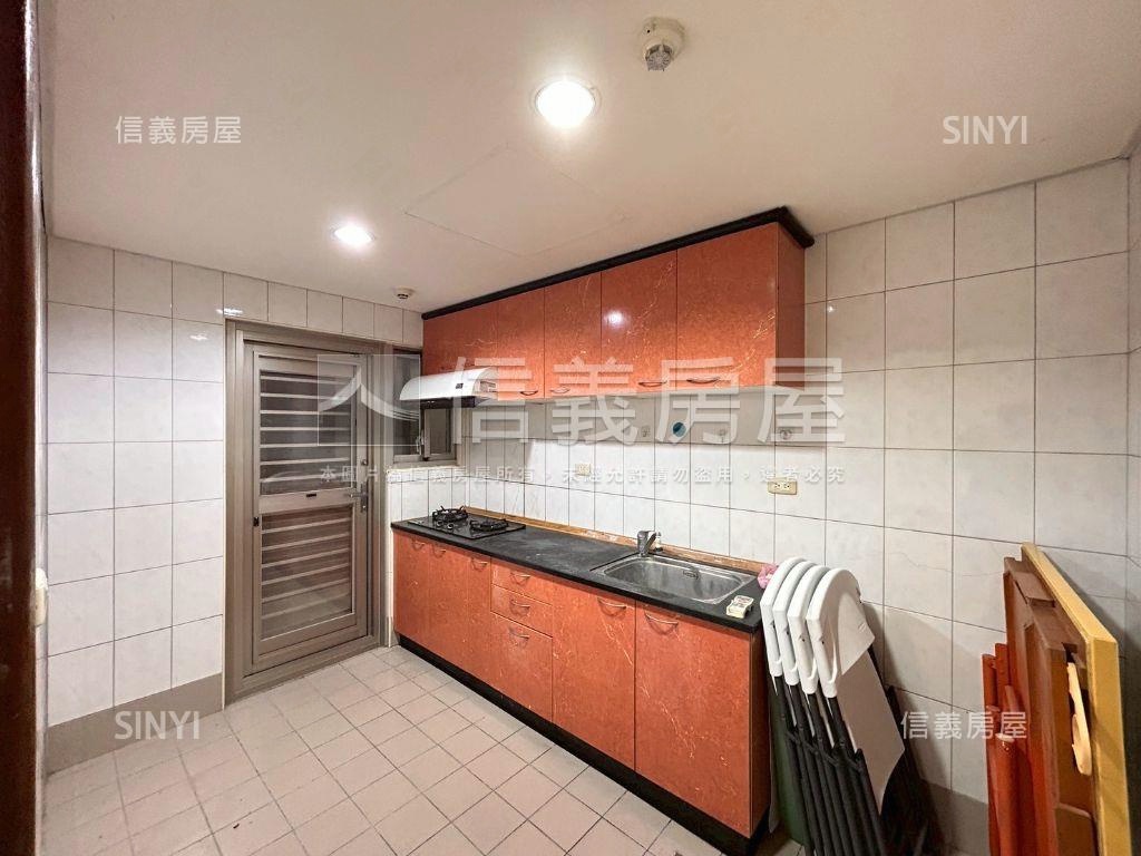 稀有釋出大四房電梯邊間房屋室內格局與周邊環境