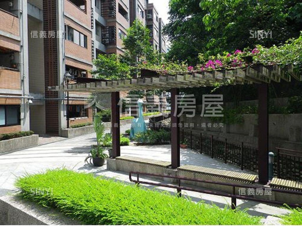 稀有釋出大四房電梯邊間房屋室內格局與周邊環境