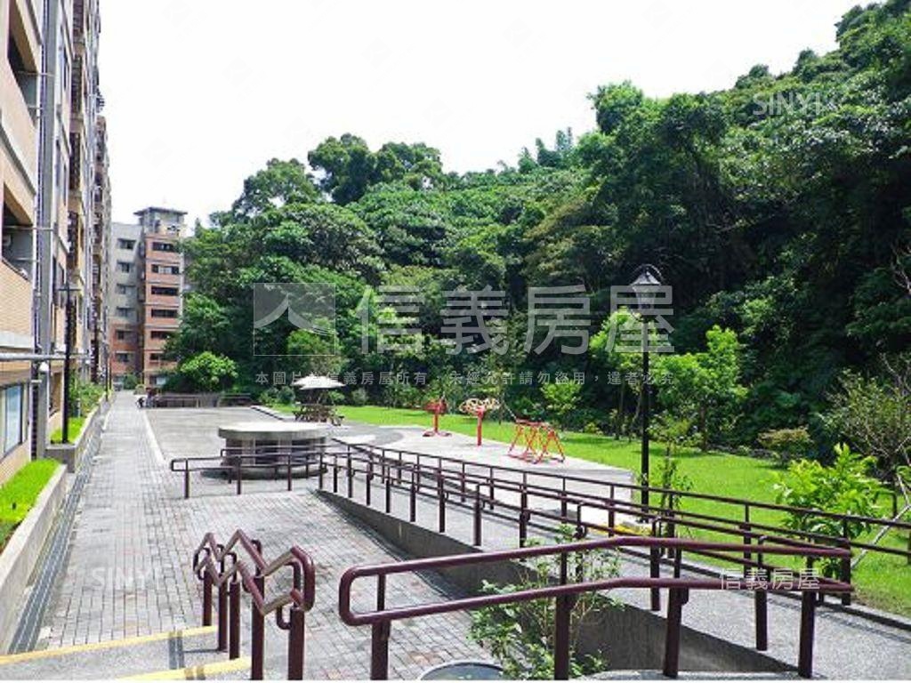 稀有釋出大四房電梯邊間房屋室內格局與周邊環境