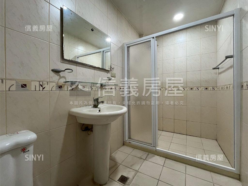 未來鄰近星巴克麥當勞金店房屋室內格局與周邊環境