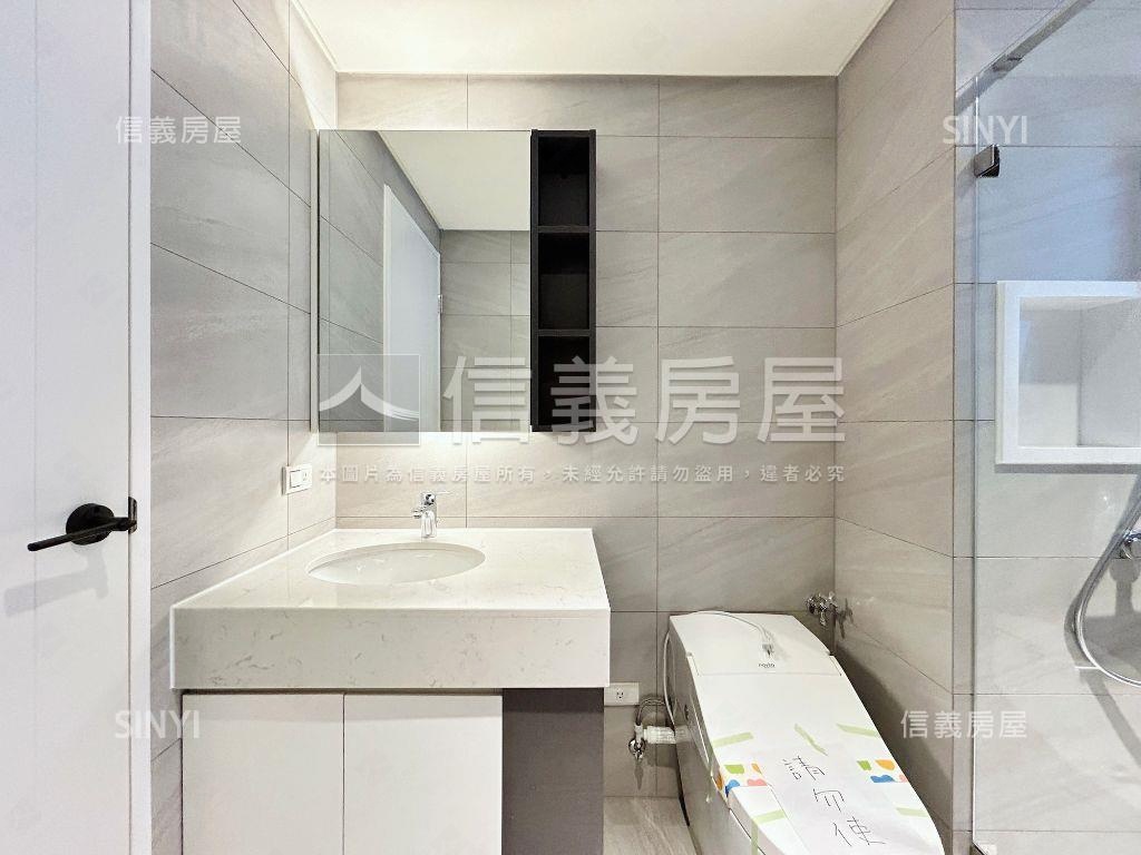 全新執美裝潢兩房平車房屋室內格局與周邊環境