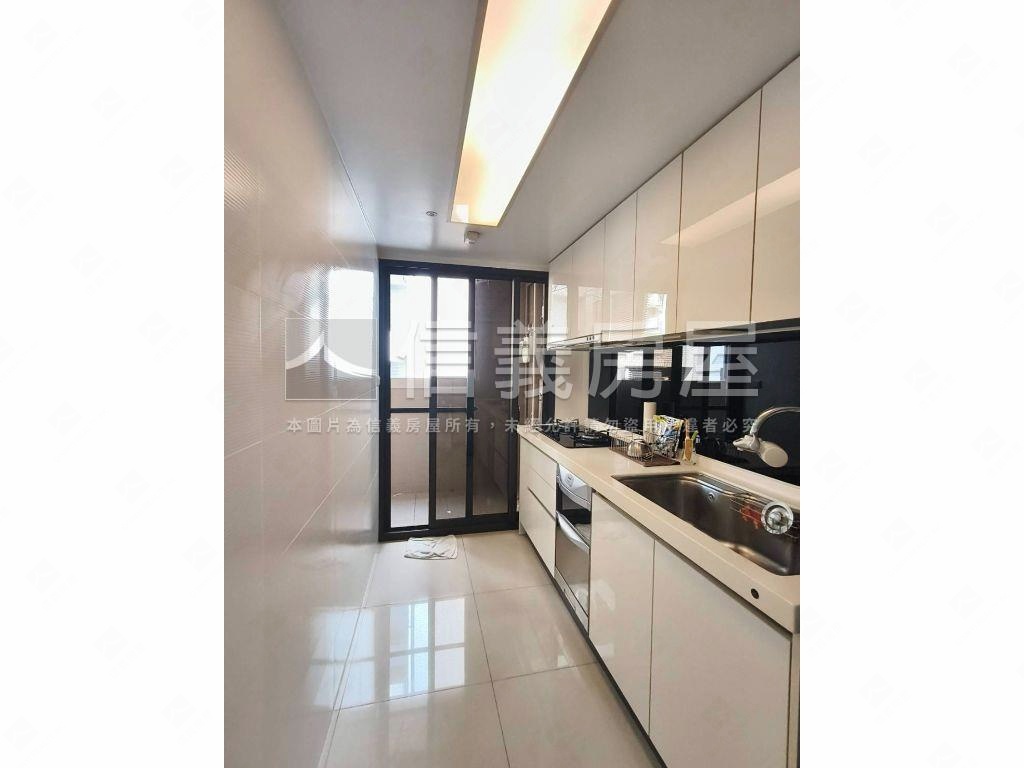 謙邑高樓層三房車位房屋室內格局與周邊環境