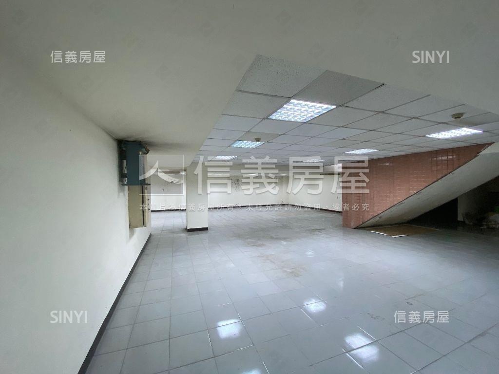 正圓通路穩定收租金店房屋室內格局與周邊環境