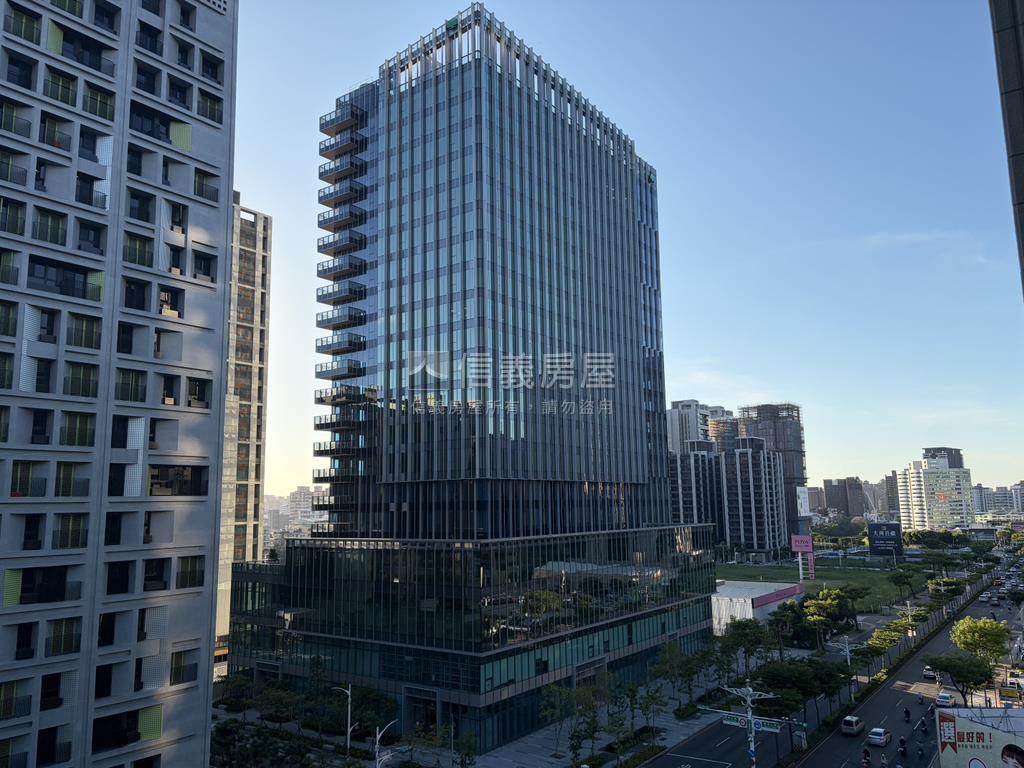 國王三房裝潢美屋房屋室內格局與周邊環境