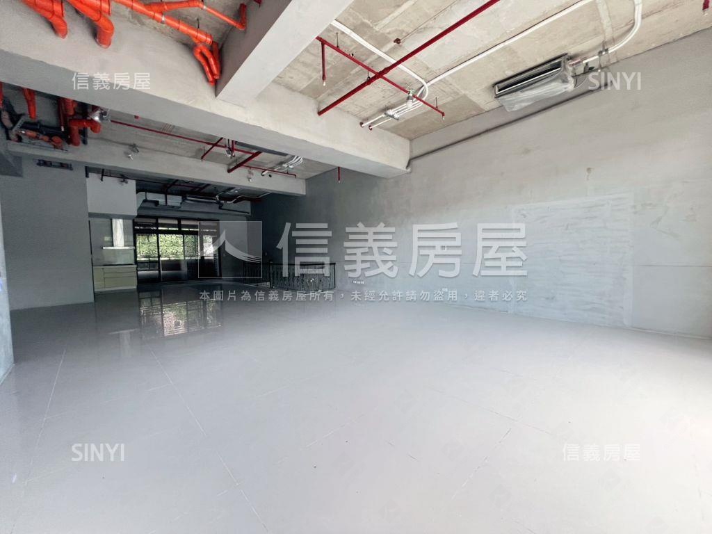新世紀大空間店面房屋室內格局與周邊環境