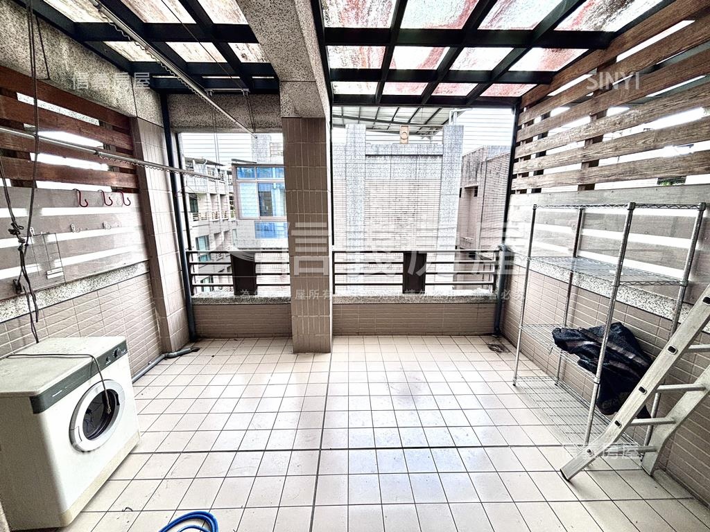 獨棟車庫透天有管理房屋室內格局與周邊環境