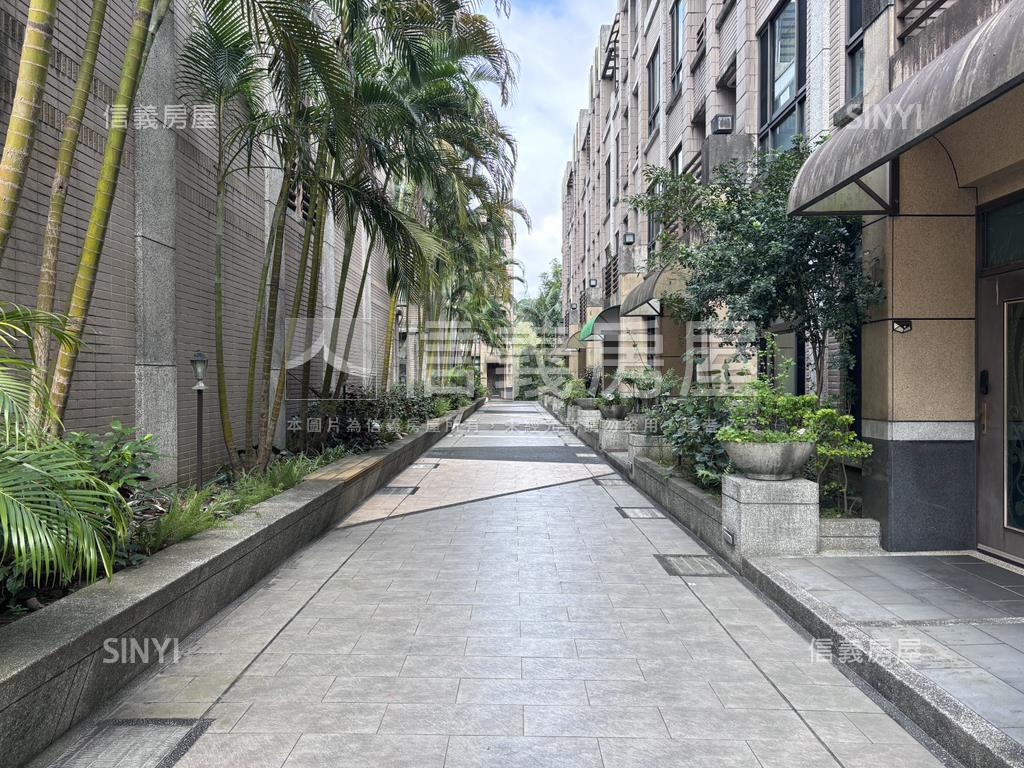 獨棟車庫透天有管理房屋室內格局與周邊環境