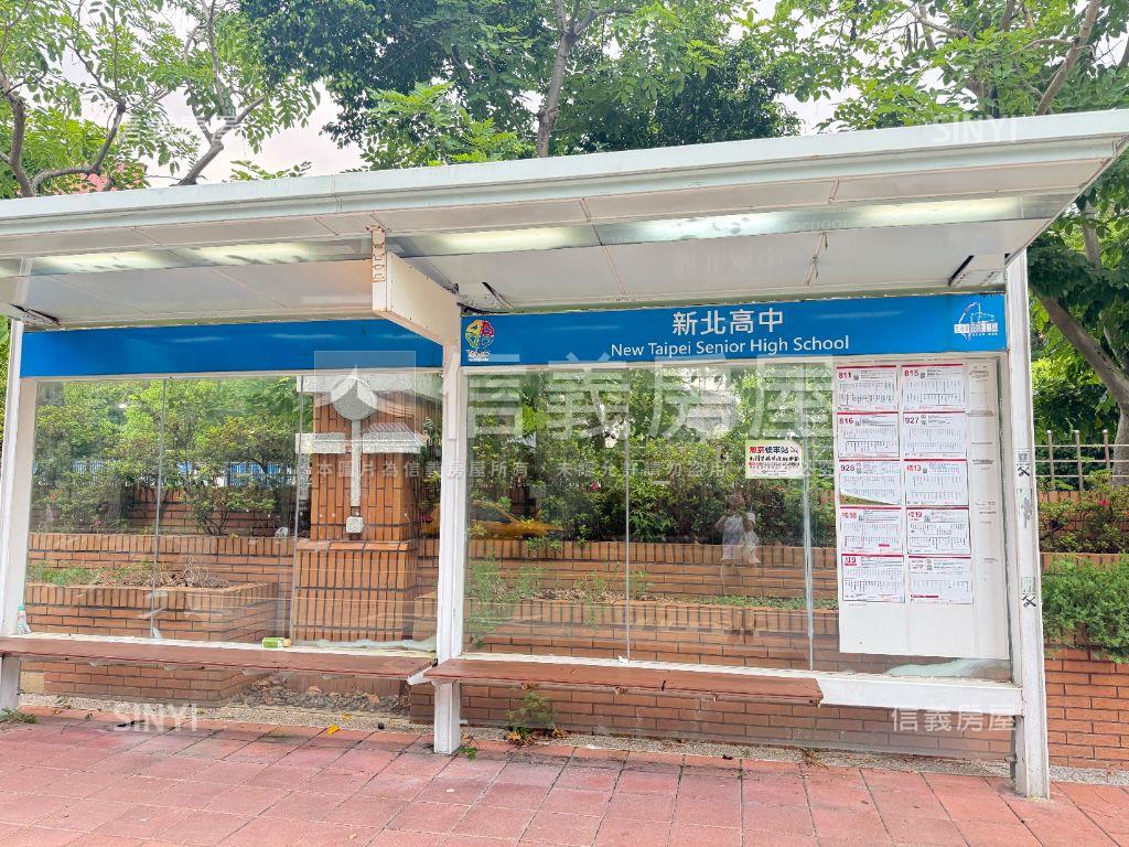 光灩３房車位房屋室內格局與周邊環境