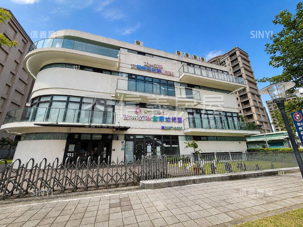 光灩３房車位房屋室內格局與周邊環境