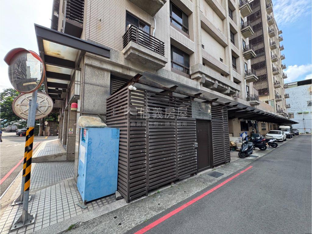 樂活市．頂樓明亮兩房車位房屋室內格局與周邊環境