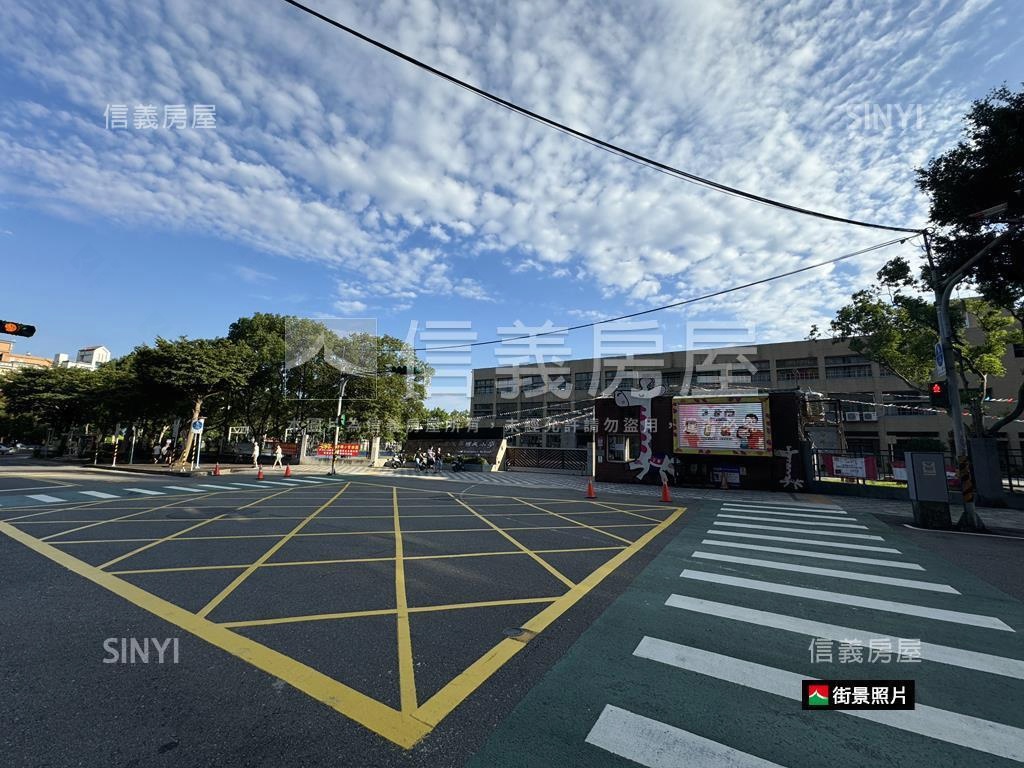 Ａ８學區挑高店面附車位房屋室內格局與周邊環境