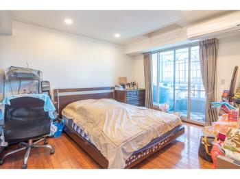 秋紅谷邊間大地坪別墅