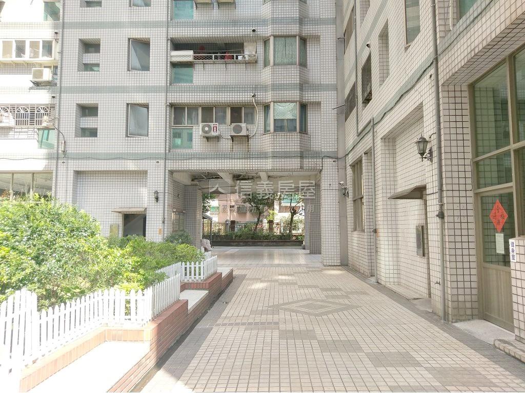 西盛精美典雅三房附車位房屋室內格局與周邊環境