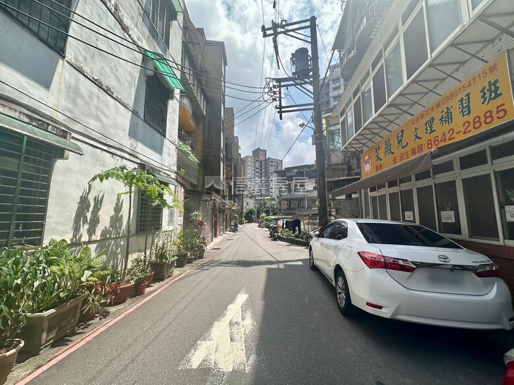 專任！膝蓋救星低總價一樓房屋室內格局與周邊環境