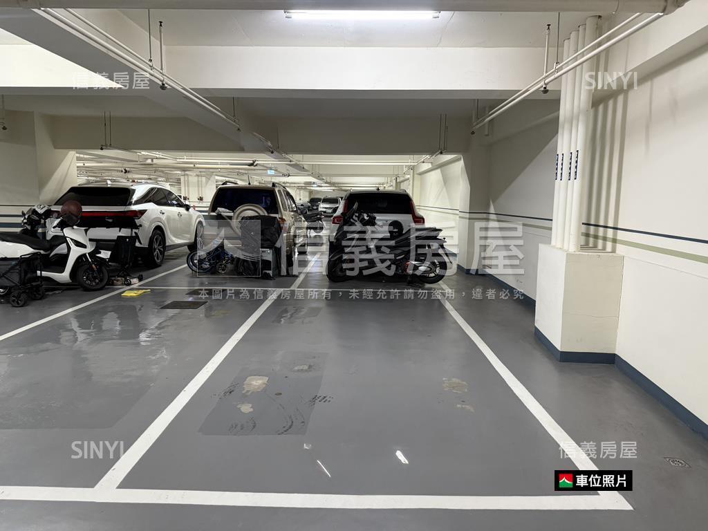 觀雲三房平車。馬上入住房屋室內格局與周邊環境