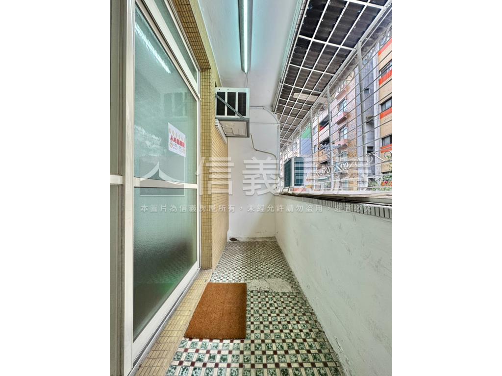 近海山方正二樓前後陽台房屋室內格局與周邊環境