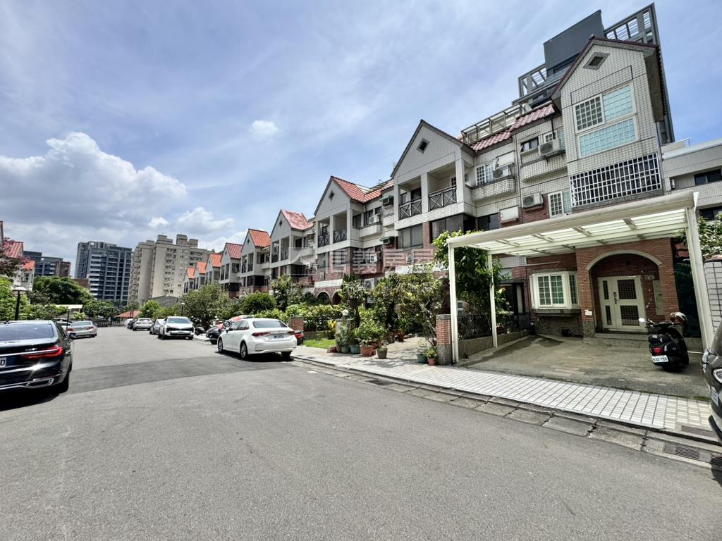 中科國泰邊間採光前院美墅房屋室內格局與周邊環境