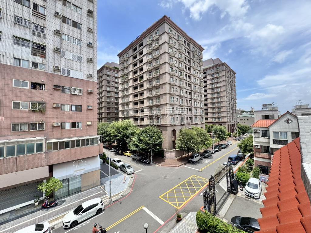 中科國泰邊間採光前院美墅房屋室內格局與周邊環境