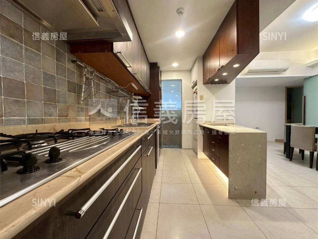 美術館樓中樓房屋室內格局與周邊環境