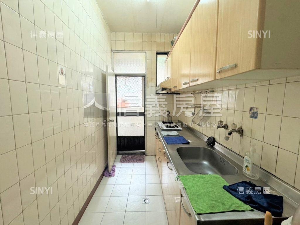 榮富方正採光幸福大三房房屋室內格局與周邊環境