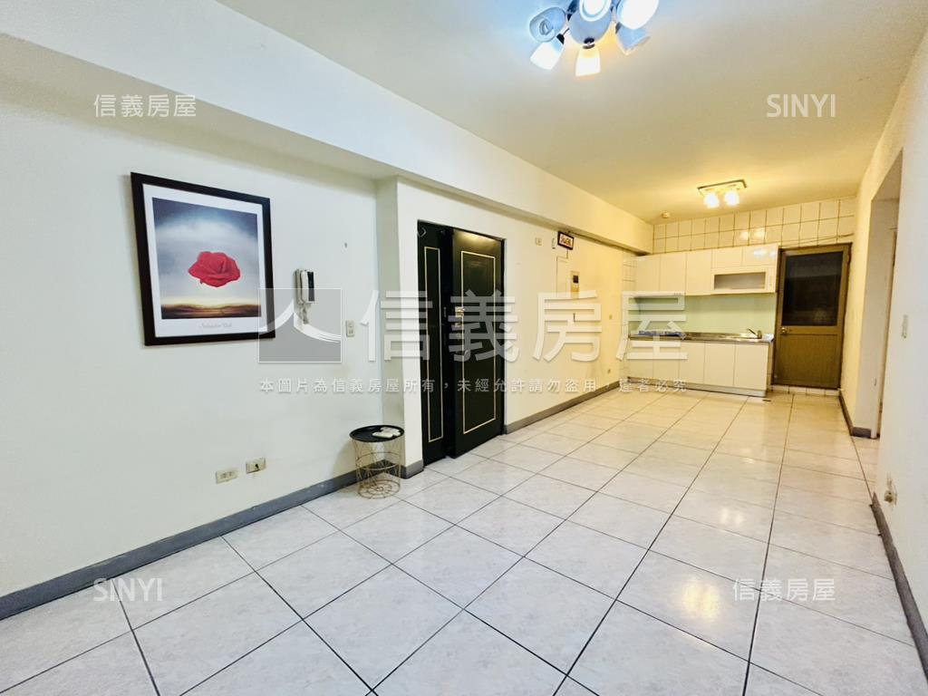 西屯青海家樂福便利兩房房屋室內格局與周邊環境