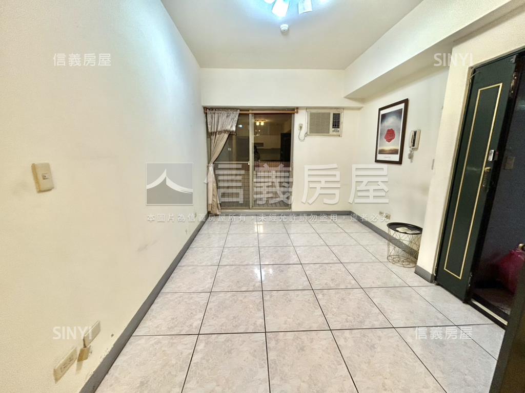 西屯青海家樂福便利兩房房屋室內格局與周邊環境