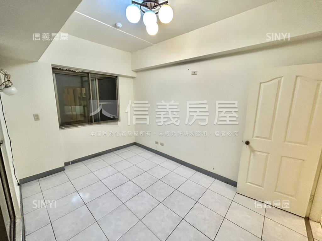 西屯青海家樂福便利兩房房屋室內格局與周邊環境