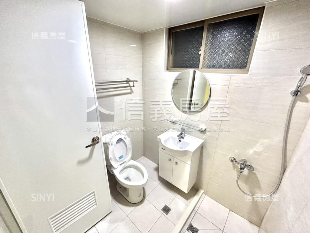 西屯青海家樂福便利兩房房屋室內格局與周邊環境