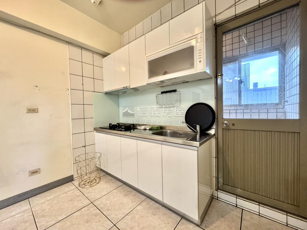 核心地段逢甲青海兩房房屋室內格局與周邊環境