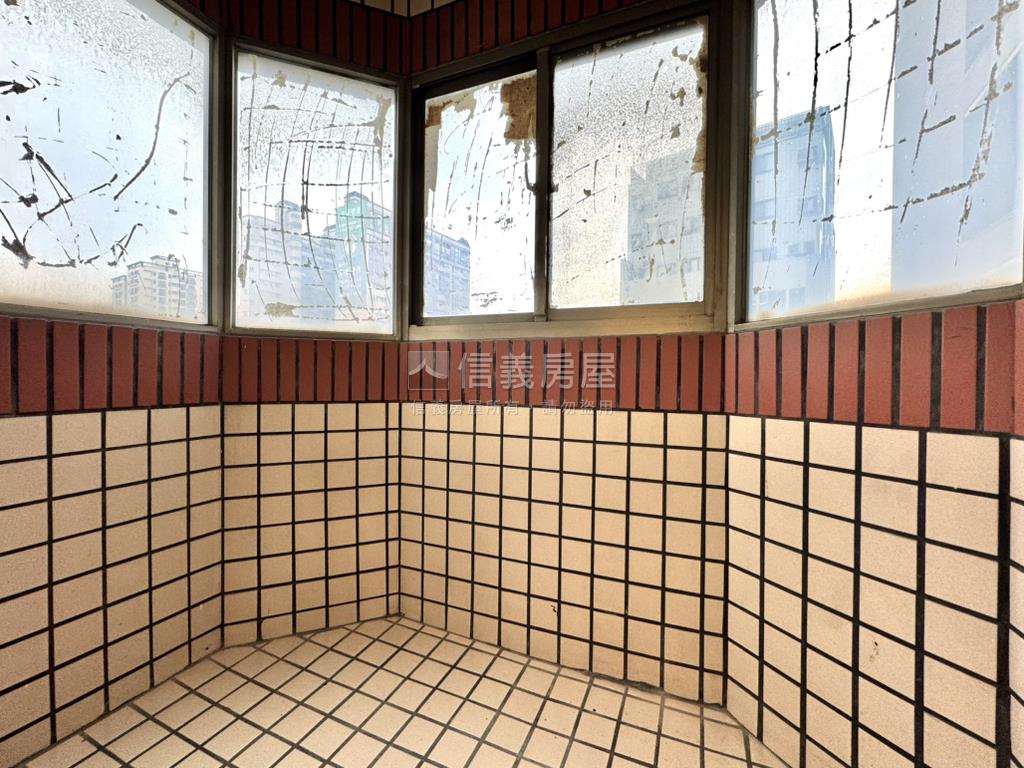 核心地段逢甲青海兩房房屋室內格局與周邊環境
