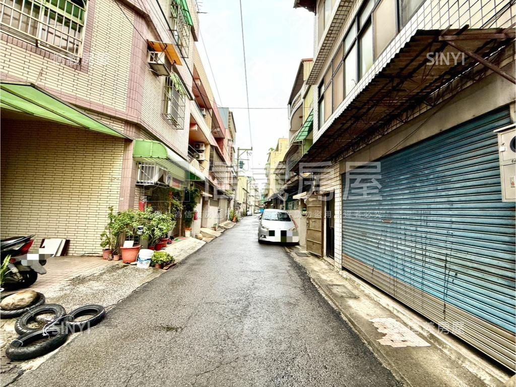 近龍岡操場門前好停車透天房屋室內格局與周邊環境