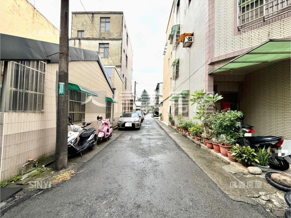 近龍岡操場門前好停車透天房屋室內格局與周邊環境