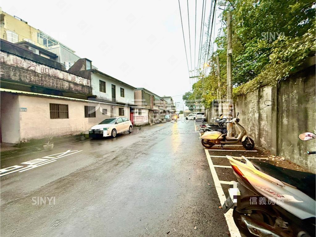 近龍岡操場門前好停車透天房屋室內格局與周邊環境
