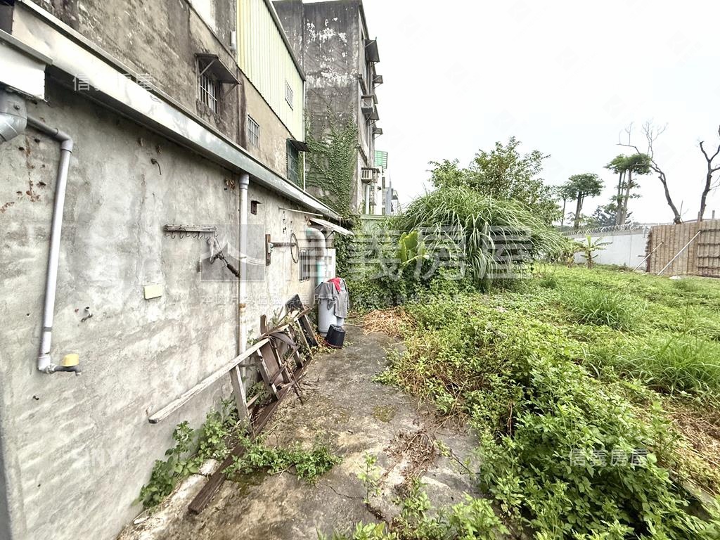 近龍岡操場門前好停車透天房屋室內格局與周邊環境