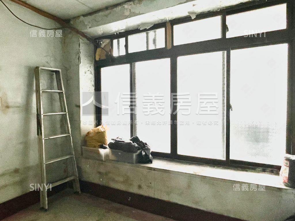 近中央公園低總價復古巷透房屋室內格局與周邊環境