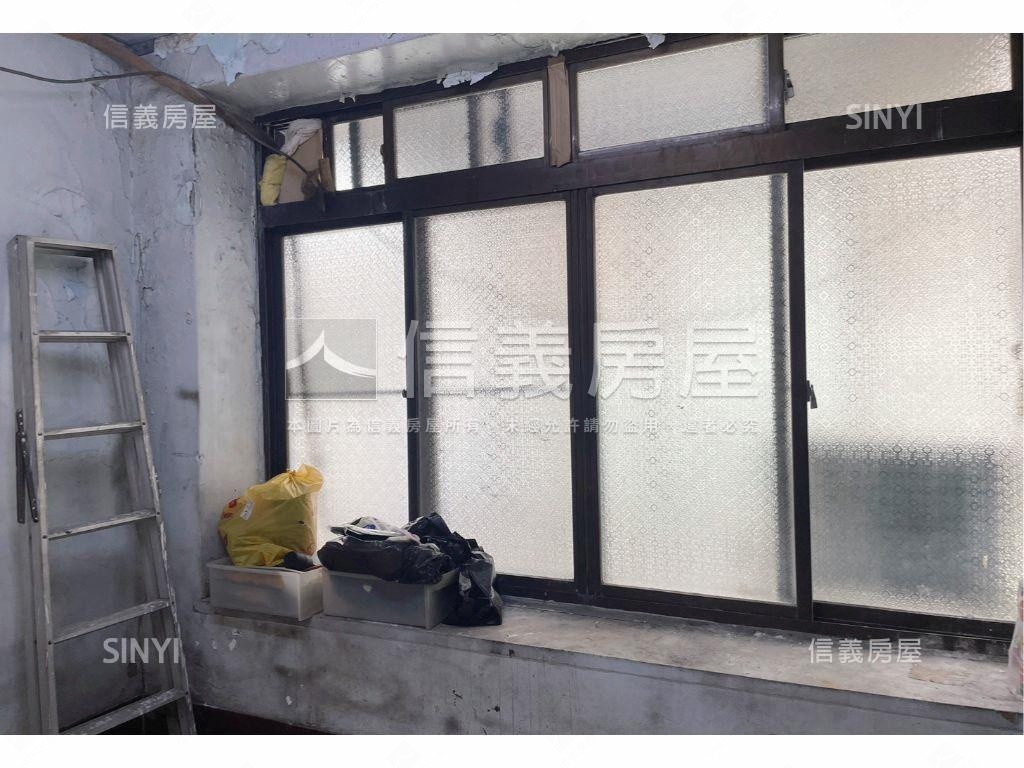 近中央公園低總價復古巷透房屋室內格局與周邊環境