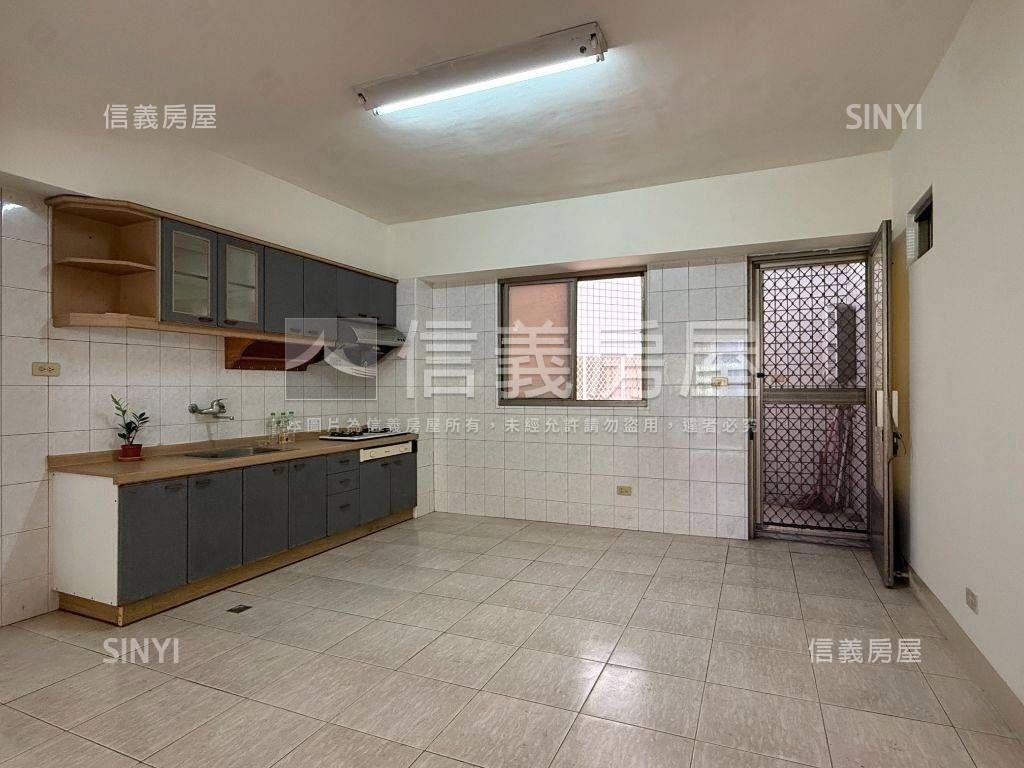 亞灣一層一戶電梯大三房房屋室內格局與周邊環境