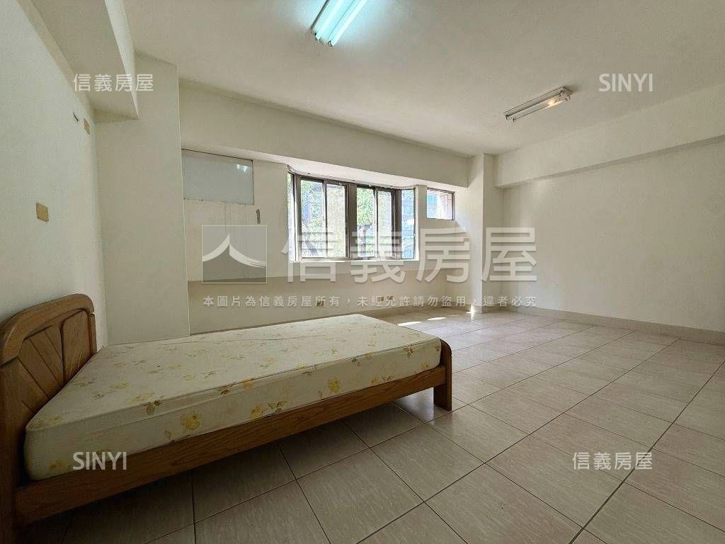 亞灣一層一戶電梯大三房房屋室內格局與周邊環境