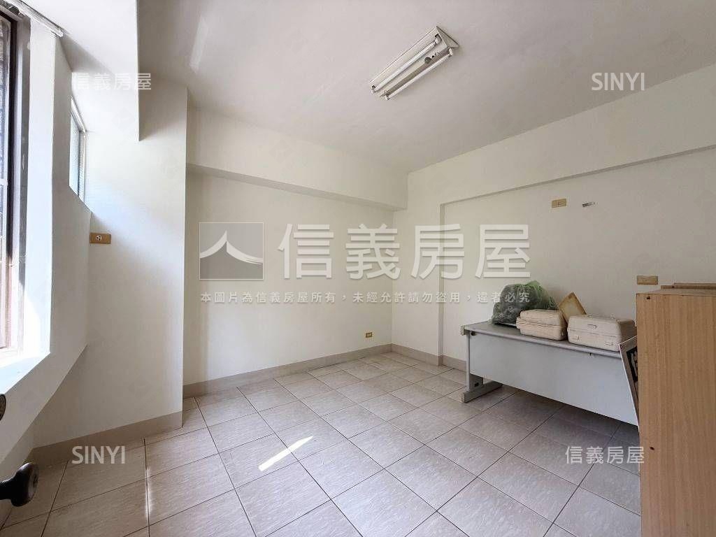 亞灣一層一戶電梯大三房房屋室內格局與周邊環境