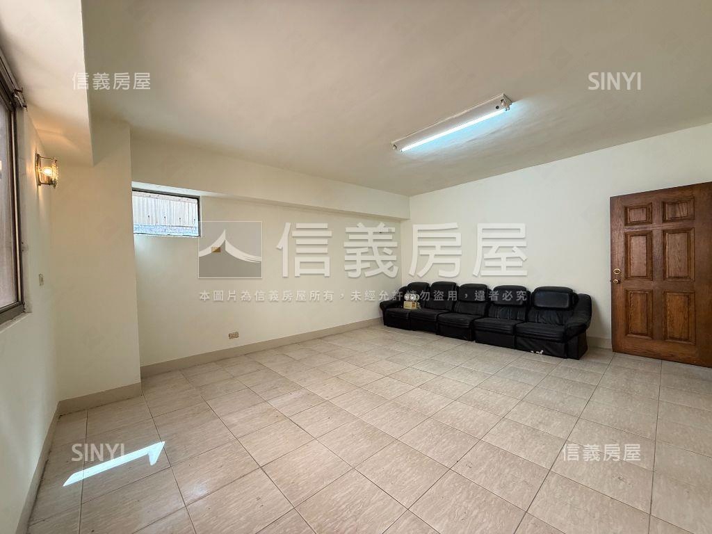 亞灣一層一戶電梯大三房房屋室內格局與周邊環境