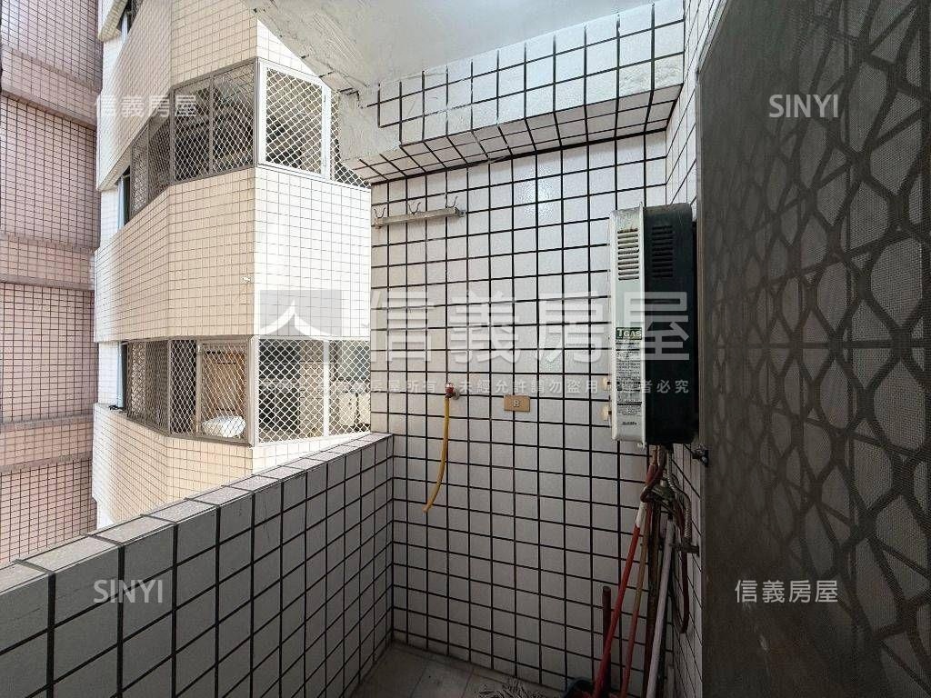 亞灣一層一戶電梯大三房房屋室內格局與周邊環境