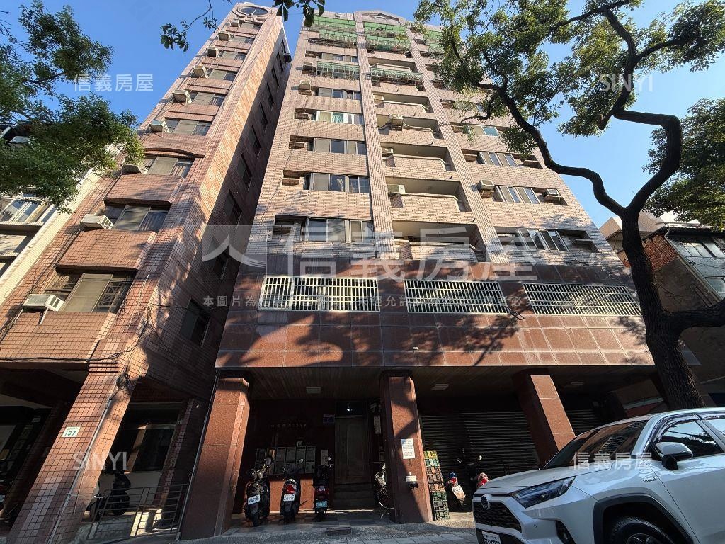 亞灣一層一戶電梯大三房房屋室內格局與周邊環境