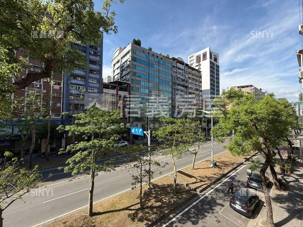 亞灣一層一戶電梯大三房房屋室內格局與周邊環境
