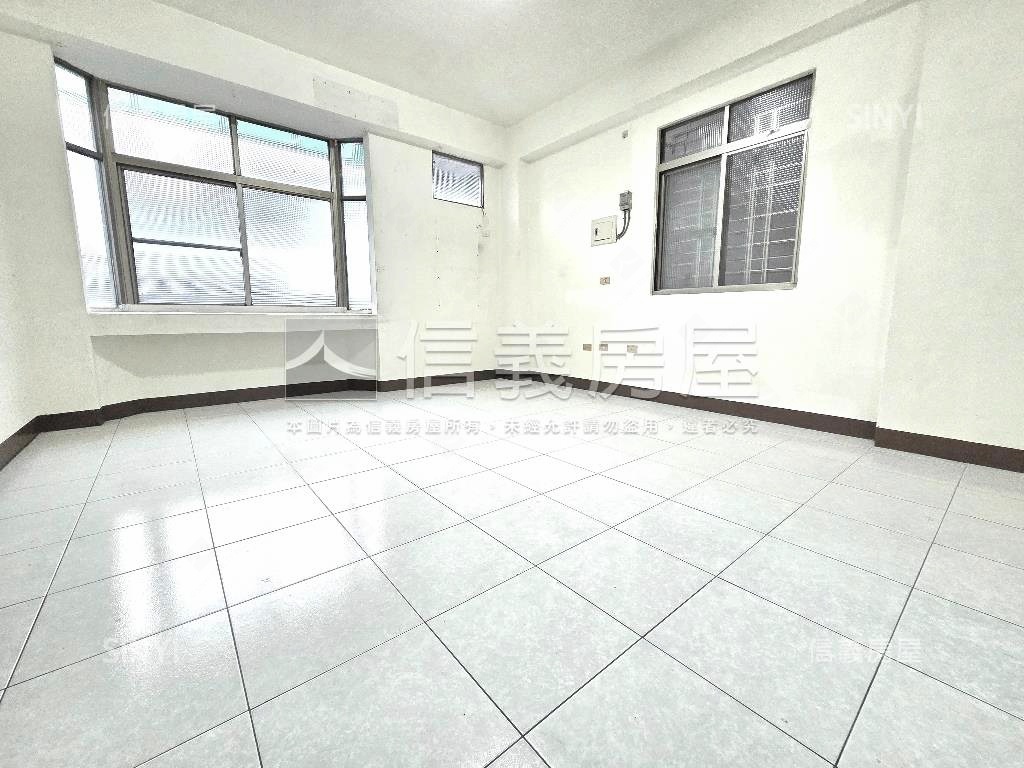 商四ＲＣ結構正四樓透天房屋室內格局與周邊環境