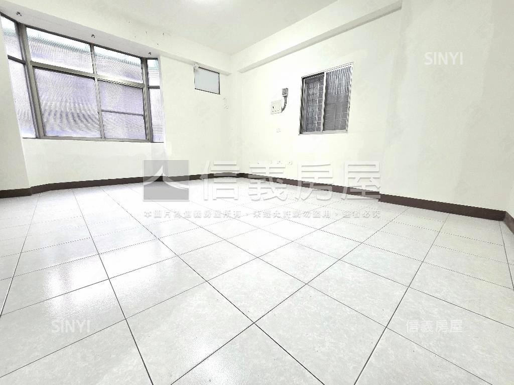 商四ＲＣ結構正四樓透天房屋室內格局與周邊環境