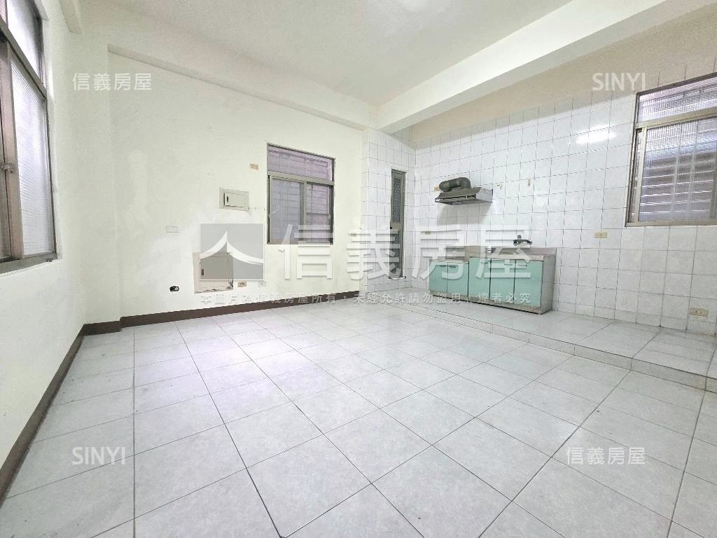 商四ＲＣ結構正四樓透天房屋室內格局與周邊環境